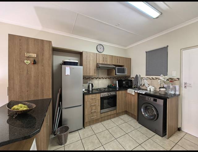1 BEDROOM TOWNHOUSE FOR SALE IN OLIVEDALE